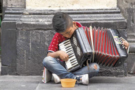 Niño acordeonista